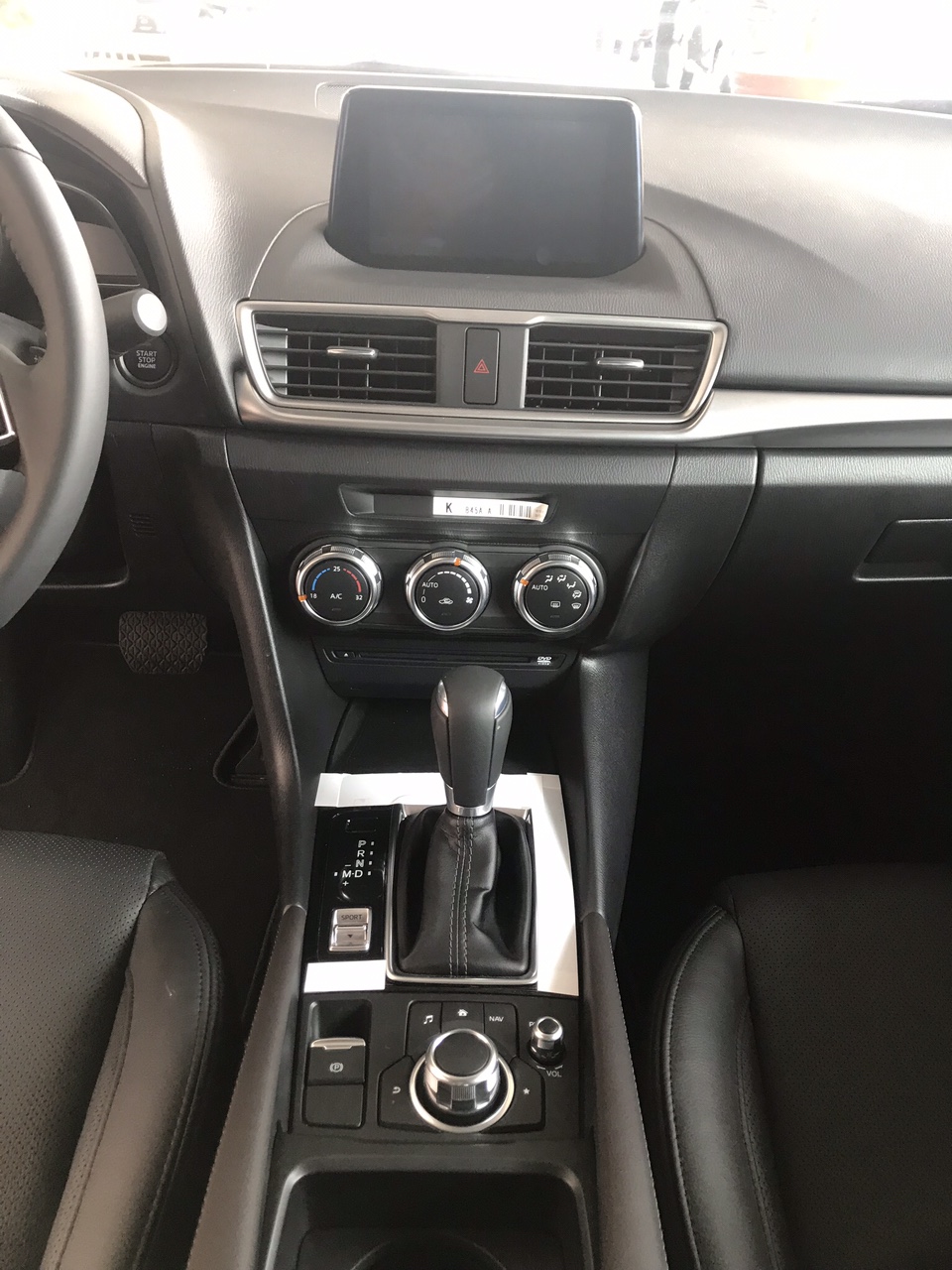 Mazda 3  1.5 2019 - Bán Mazda 3 1.5 Sedan 2019, vay 85%, trả trước 200tr