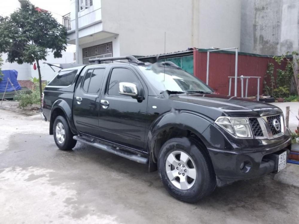 Nissan Navara LE 2.5MT 4WD 2013 - Cần bán xe Nissan Navara LE 2.5MT 4WD đời 2013, màu đen, xe nhập  