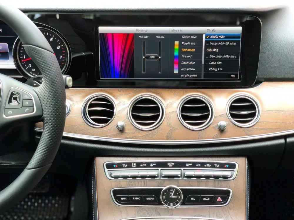 Mercedes-Benz E class 2019 - Bán Mercedes E200 2019 chính chủ chạy lướt, giá cực tốt