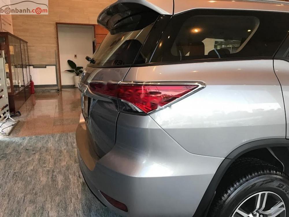 Toyota Fortuner 2.4G 4x2 MT 2019 - Bán ô tô Toyota Fortuner 2.4G 4x2 MT sản xuất năm 2019, màu bạc 