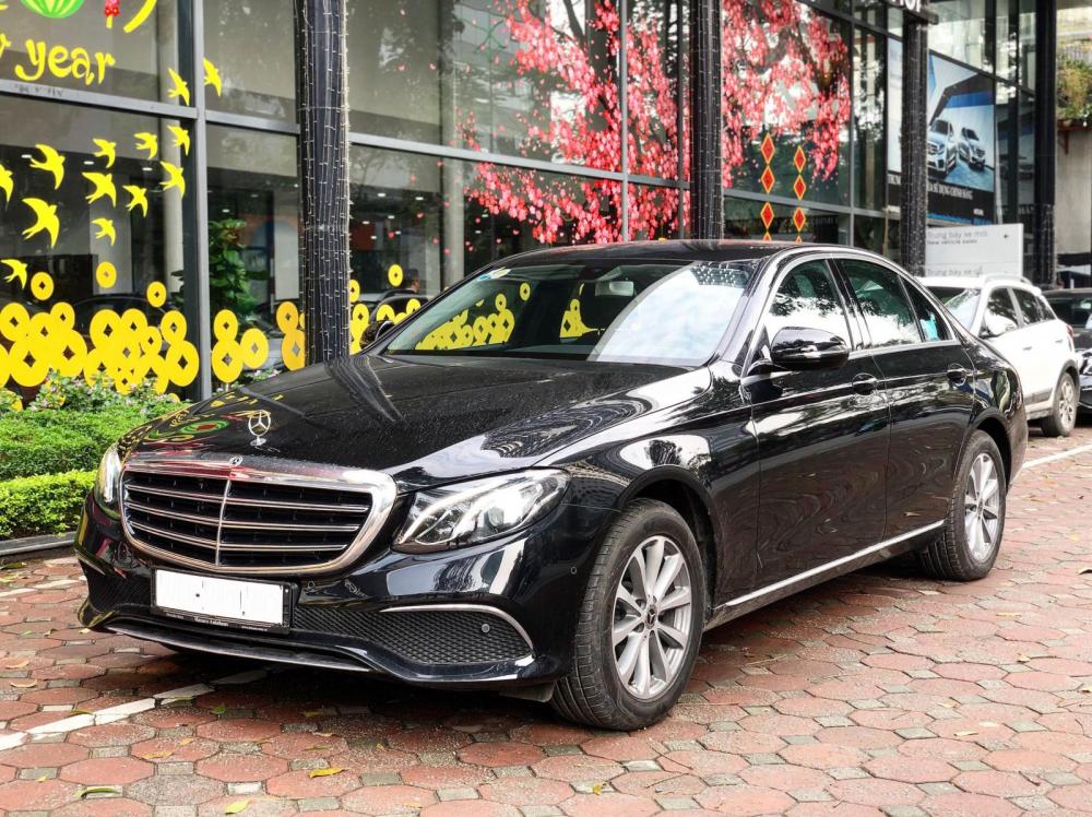 Mercedes-Benz E class 2019 - Bán Mercedes E200 2019 chính chủ chạy lướt, giá cực tốt