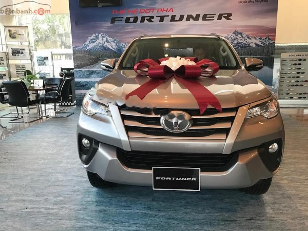 Toyota Fortuner 2.4G 4x2 MT 2019 - Bán ô tô Toyota Fortuner 2.4G 4x2 MT sản xuất năm 2019, màu bạc 