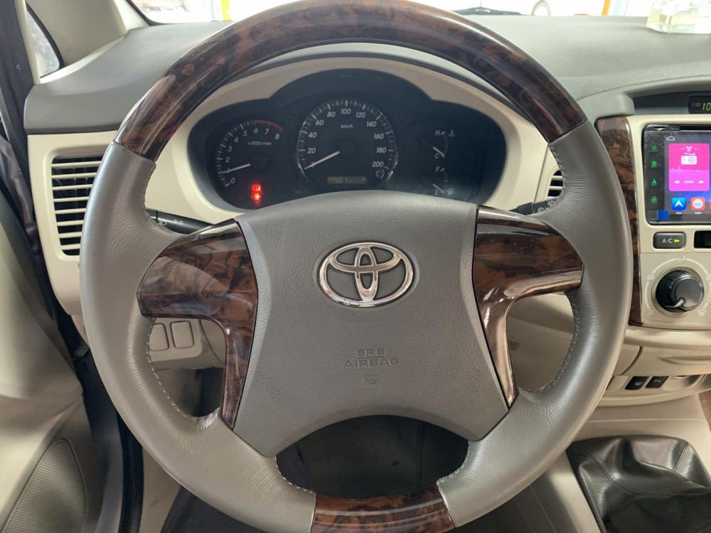 Toyota Innova E 2014 - Bán Innova E 2014, màu bạc, đúng chất, gốc thành phố, giá thương lượng, hỗ trợ trả góp