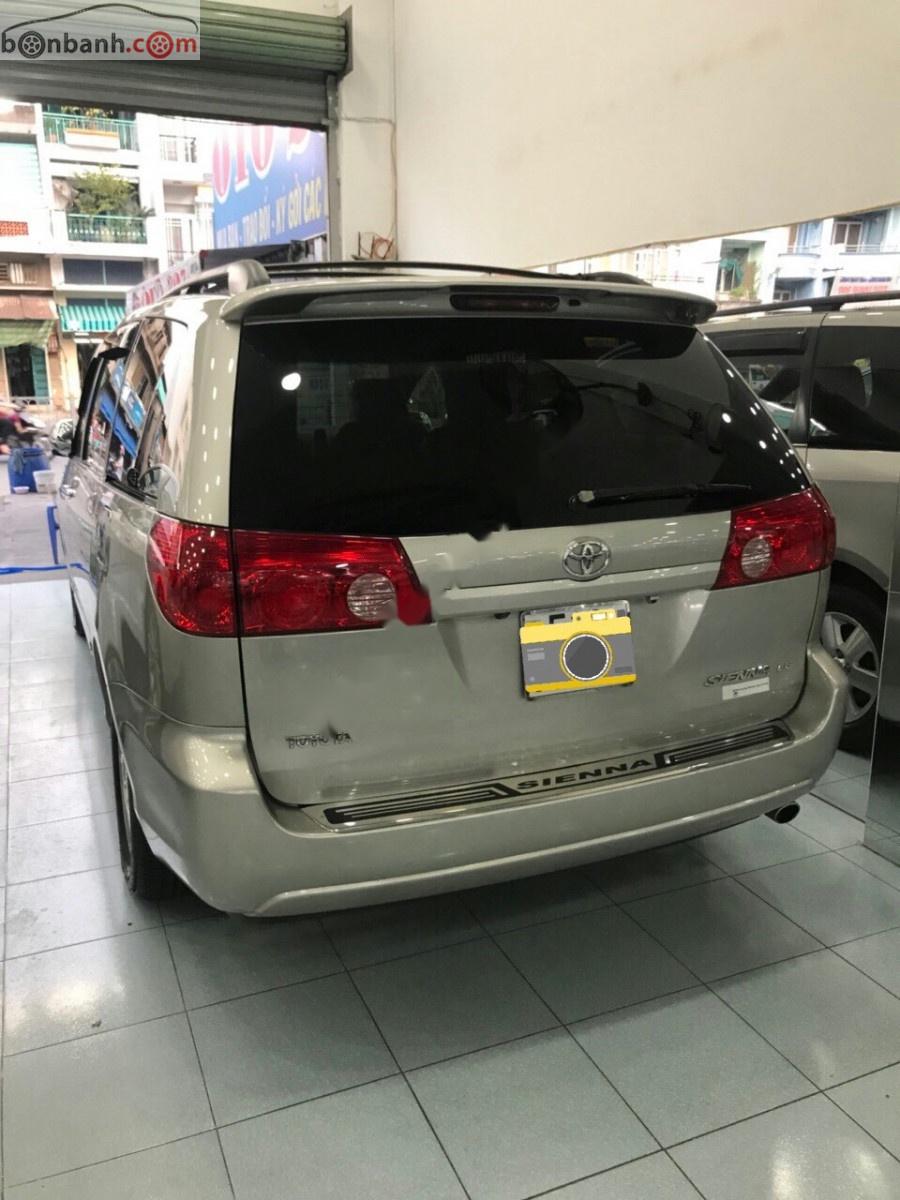 Toyota Sienna LE 2008 - Bán Toyota Sienna LE đời 2008, màu bạc, xe nhập, 710 triệu