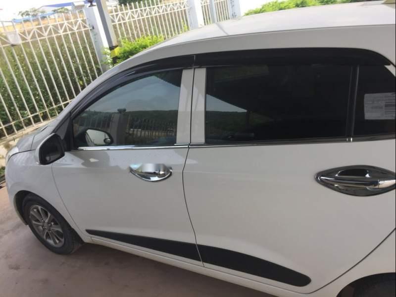 Hyundai Grand i10 2016 - Cần bán gấp Hyundai Grand i10 đời 2016, màu trắng, nhập khẩu nguyên chiếc chính chủ, giá tốt