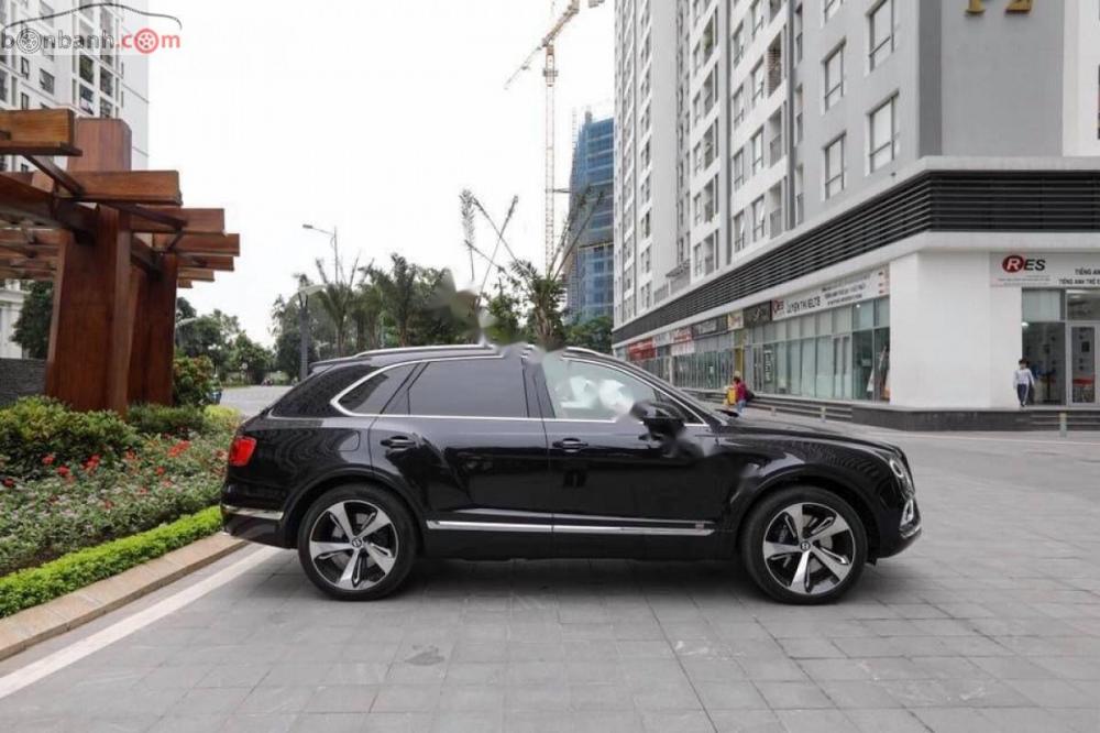 Bentley Bentayga   2016 - Cần bán Bentley Bentayga năm 2016, màu đen, nhập khẩu, xe đẹp