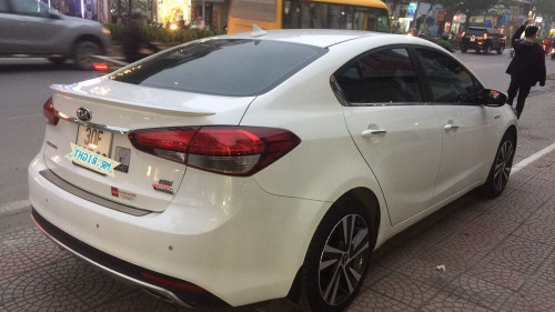 Kia Cerato  2.0 AT  2017 - Bán Kia Cerato 2.0 AT sản xuất năm 2017, xe đi 1,6 vạn km