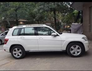 Mercedes-Benz GLK Class  300   2012 - Bán Mercedes GLK300 2012, màu trắng, xe nhập ít sử dụng. 