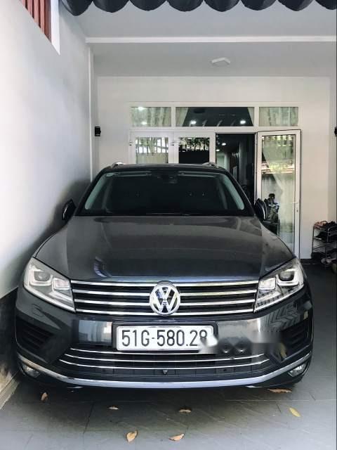 Volkswagen Touareg 2018 - Bán Volkswagen Touareg năm 2018, màu xanh lục, nhập khẩu 