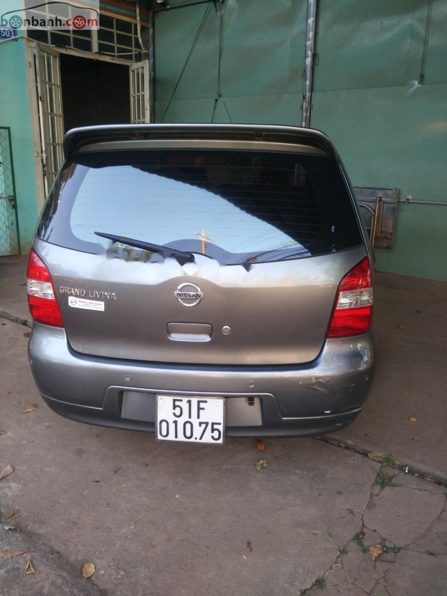 Nissan Livina 2011 - Bán Nissan Livina sản xuất năm 2011, màu bạc số tự động 