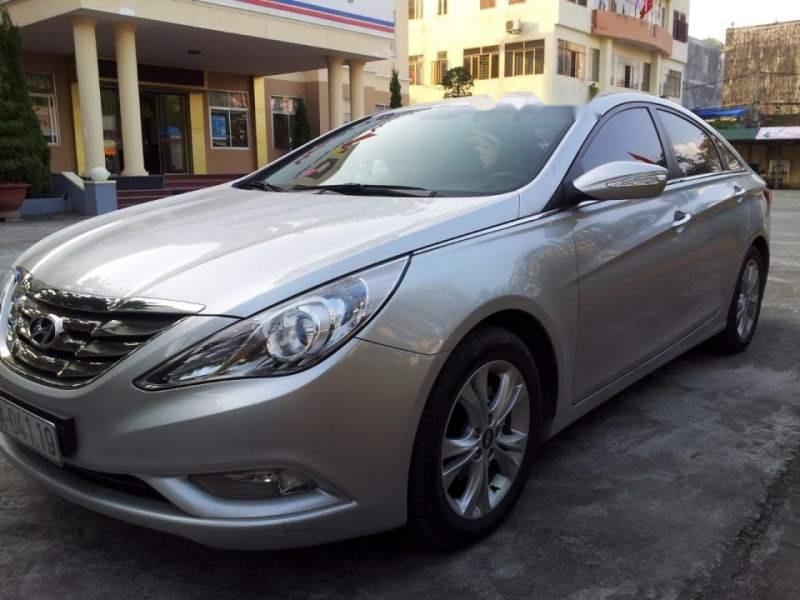 Hyundai Sonata  AT   2011 - Bán Hyundai Sonata AT sản xuất 2011, màu bạc, xe đẹp