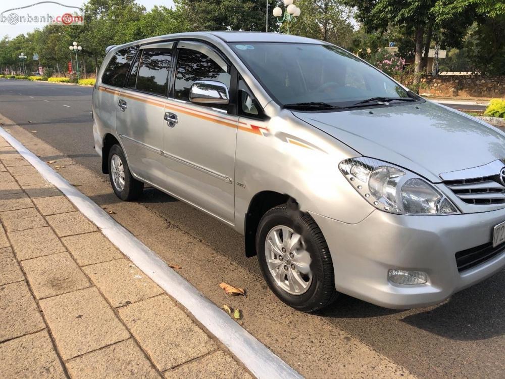 Toyota Innova G 2011 - Cần bán lại xe Toyota Innova G năm 2011, màu bạc còn mới