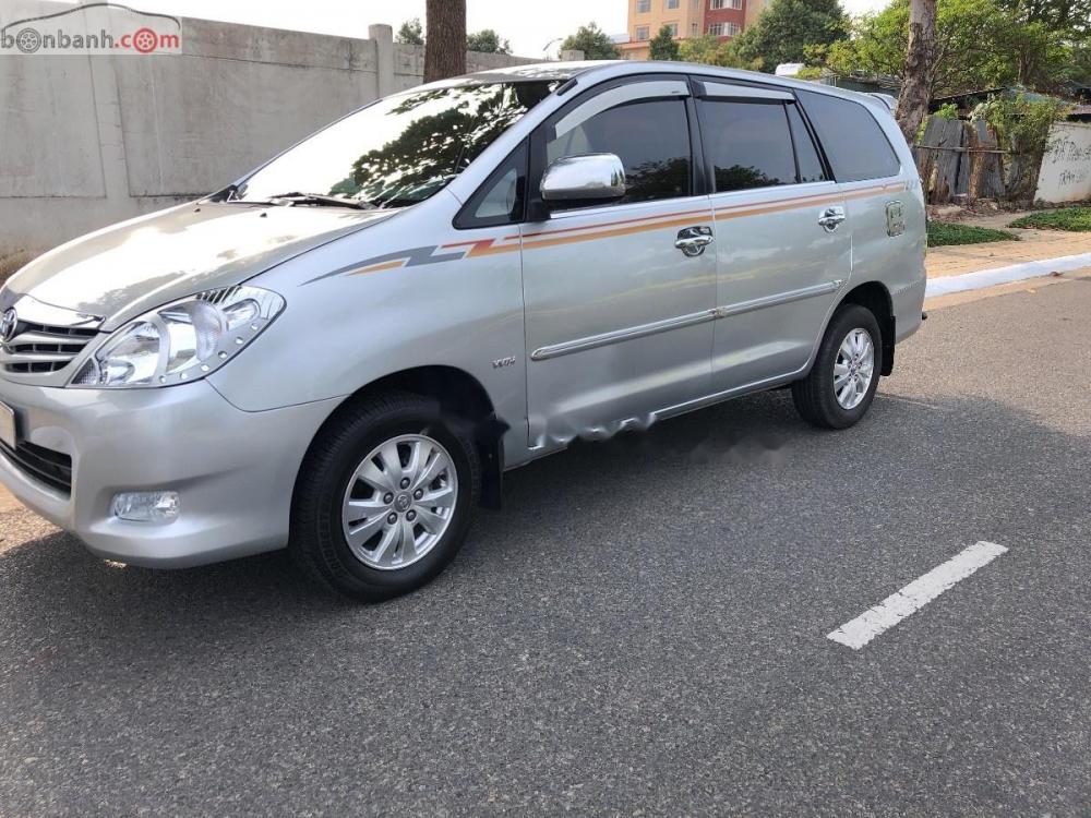 Toyota Innova G 2011 - Cần bán lại xe Toyota Innova G năm 2011, màu bạc còn mới