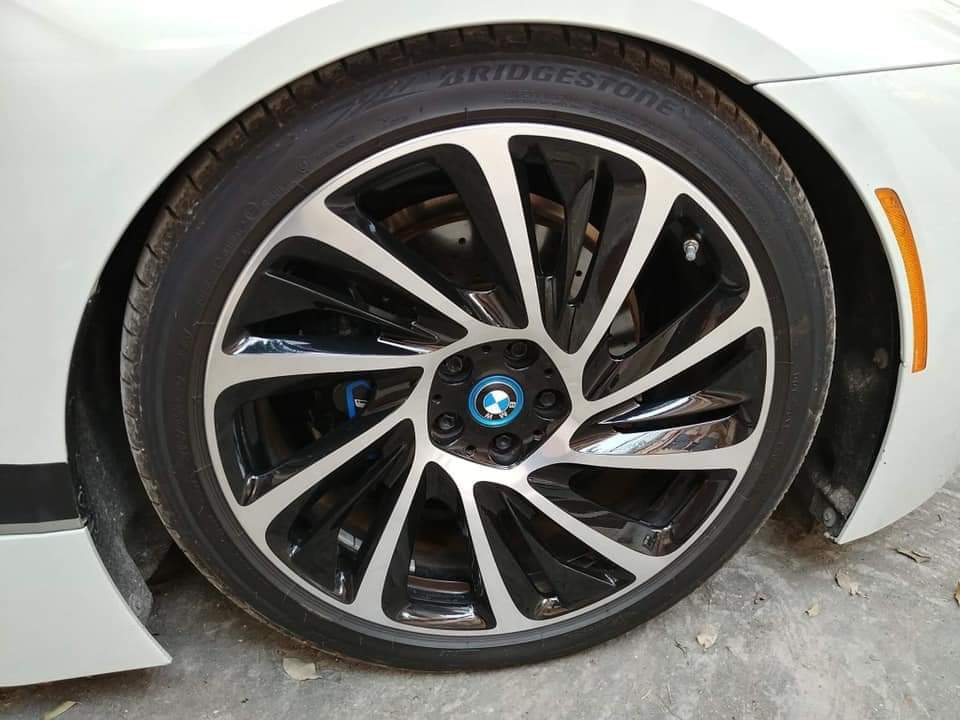 BMW i8 2014 - Cần bán BMW i8 đời 2014, màu trắng nóc đen, nhập khẩu