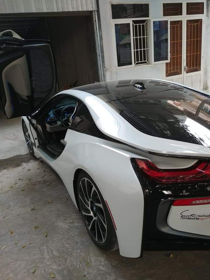 BMW i8 2014 - Cần bán BMW i8 đời 2014, màu trắng nóc đen, nhập khẩu