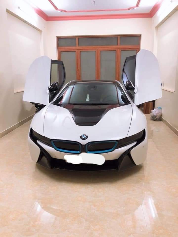 BMW i8 2014 - Cần bán BMW i8 đời 2014, màu trắng nóc đen, nhập khẩu