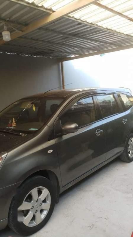 Nissan Grand livina   2011 - Bán gấp Nissan Grand livina 2011, màu xám, số tự động