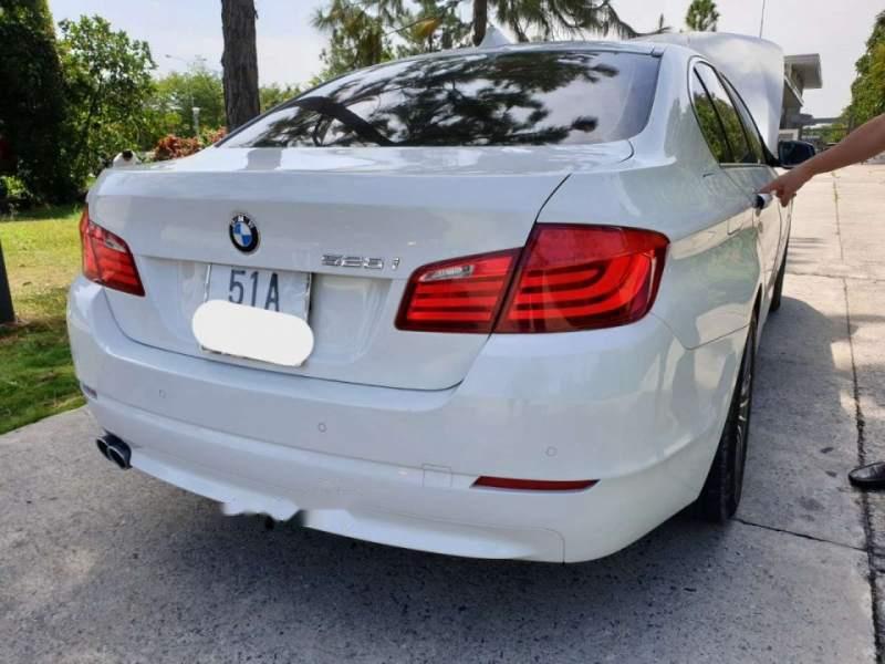 BMW 5 Series  528i  2010 - Cần bán BMW 5 Series 528i sản xuất năm 2010, màu trắng, xe còn mới tinh