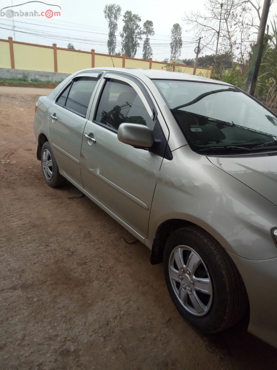 Toyota Vios 1.5 MT 2005 - Bán Toyota Vios 1.5 MT đời 2005, màu vàng, xe nhập, giá chỉ 215 triệu