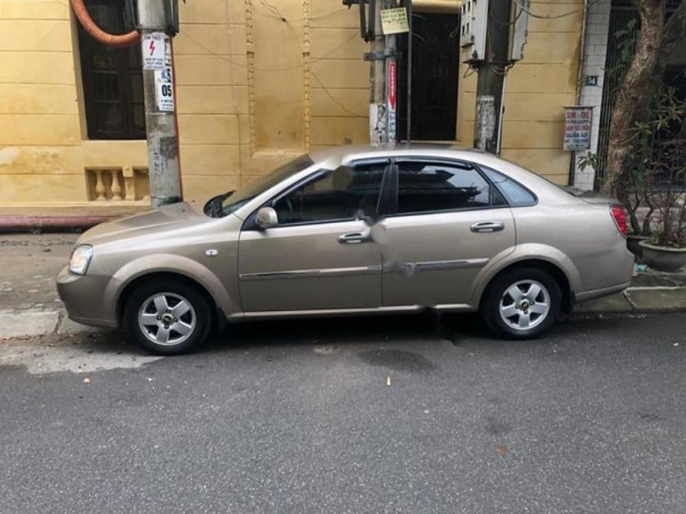 Chevrolet Lacetti 1.6 2011 - Cần bán xe Chevrolet Lacetti 1.6 đời 2011, màu vàng như mới, 210tr