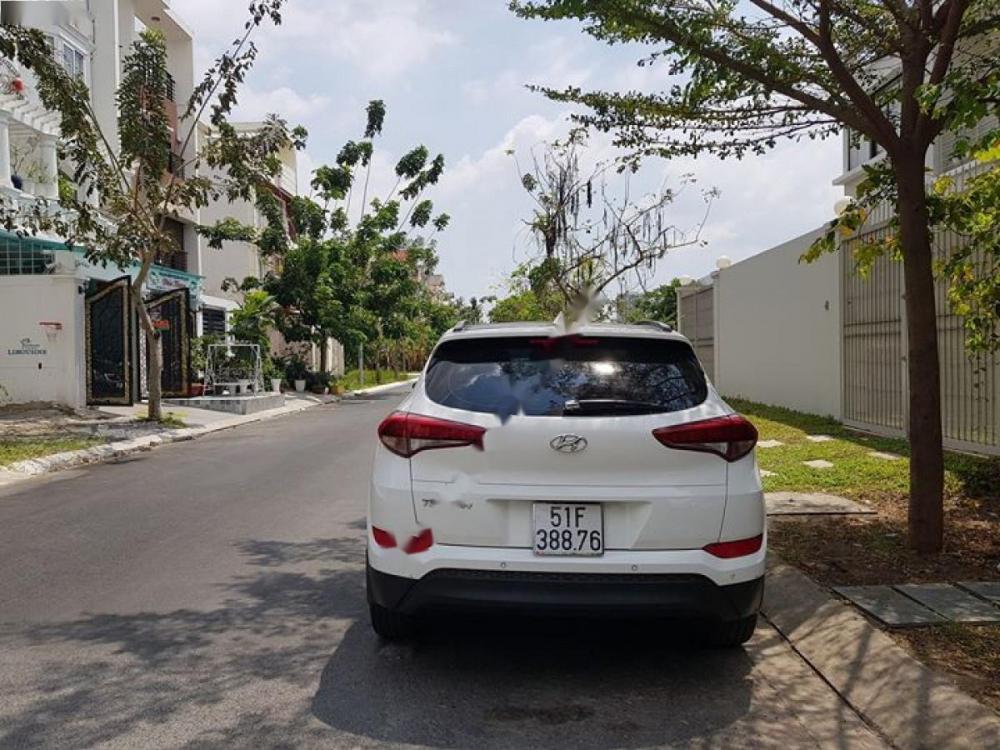 Hyundai Tucson 2015 - Bán ô tô Hyundai Tucson năm 2015, màu trắng, xe nhập 