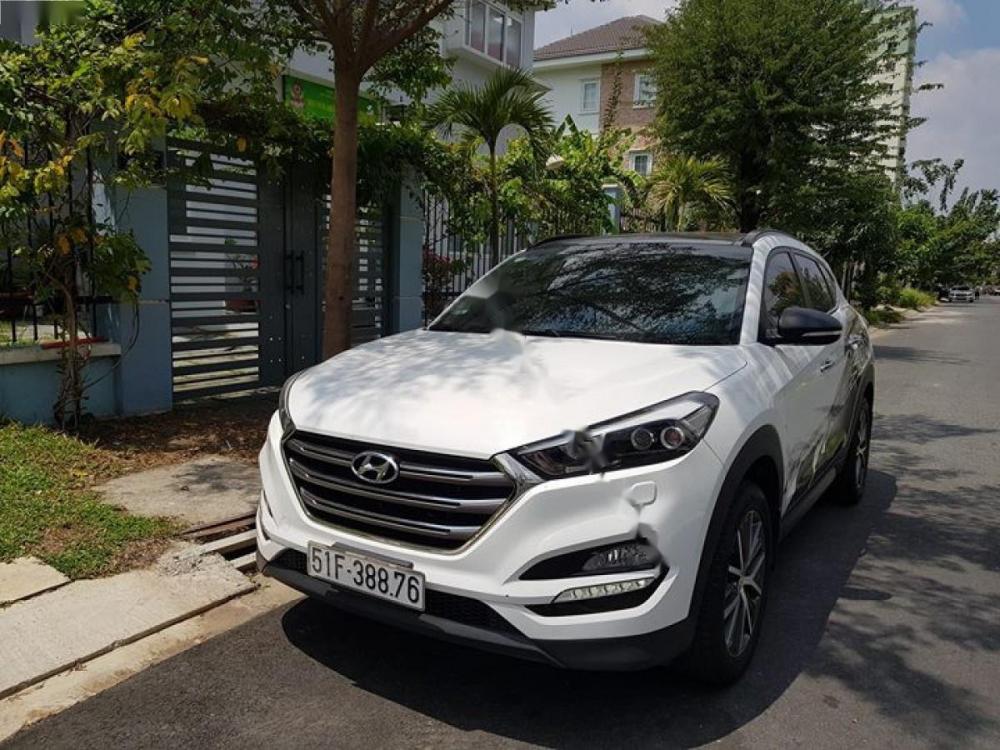 Hyundai Tucson 2015 - Bán ô tô Hyundai Tucson năm 2015, màu trắng, xe nhập 