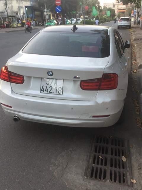 BMW 3 Series  320i 2014 - Bán BMW 3 Series 320i sản xuất 2014, màu trắng, xe nhập