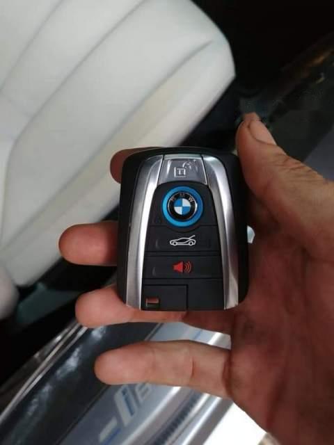 BMW i8 2014 - Cần bán lại xe BMW i8 sản xuất 2014, hai màu, xe nhập