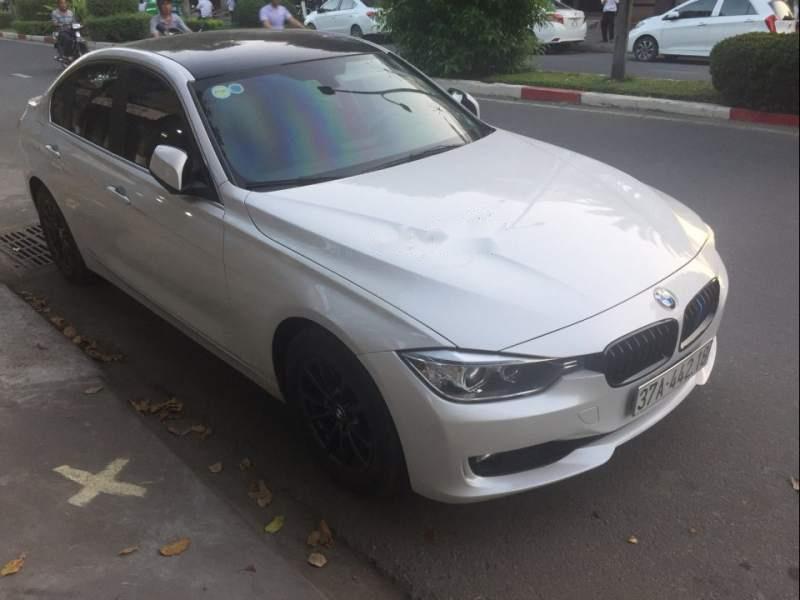 BMW 3 Series  320i 2014 - Bán BMW 3 Series 320i sản xuất 2014, màu trắng, xe nhập