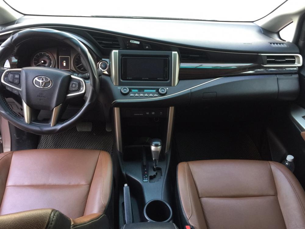 Toyota Innova V 2016 - Bán xe Innova V sản xuất 2016 màu nâu, siêu đẹp