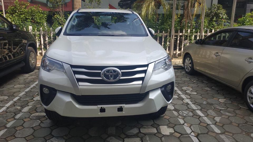 Toyota Fortuner 2.0MT 2020 - Bán Toyota Fortuner 2.4MT - Đủ màu giao ngay - giá tốt