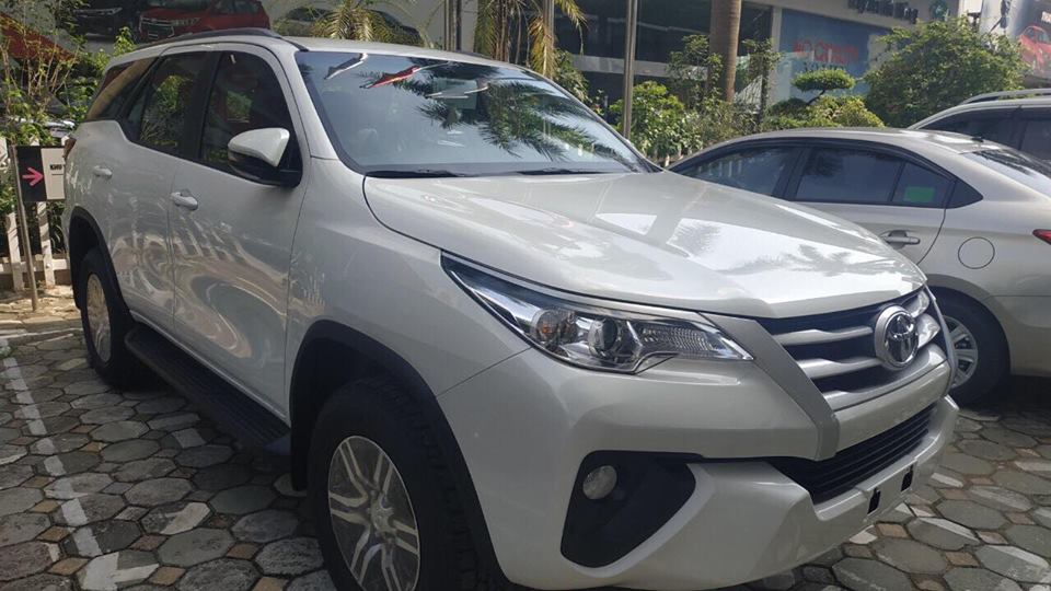 Toyota Fortuner 2.0MT 2020 - Bán Toyota Fortuner 2.4MT - Đủ màu giao ngay - giá tốt