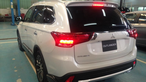 Mitsubishi Outlander Sport  2.0 AT  2018 - Bán xe Mitsubishi Outlander Sport 2.0 AT năm 2018, màu trắng