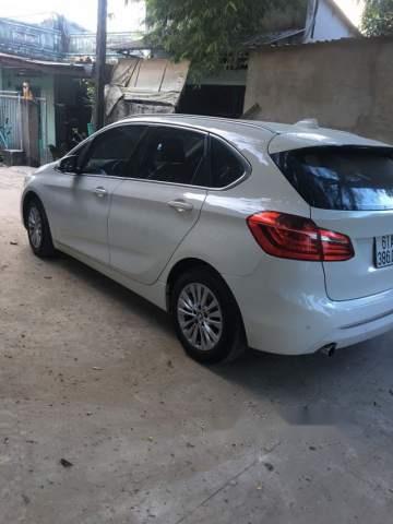 BMW 2 Series 218i 2015 - Bán xe BMW 2 Series 218i năm 2015, màu trắng còn mới, giá 900tr