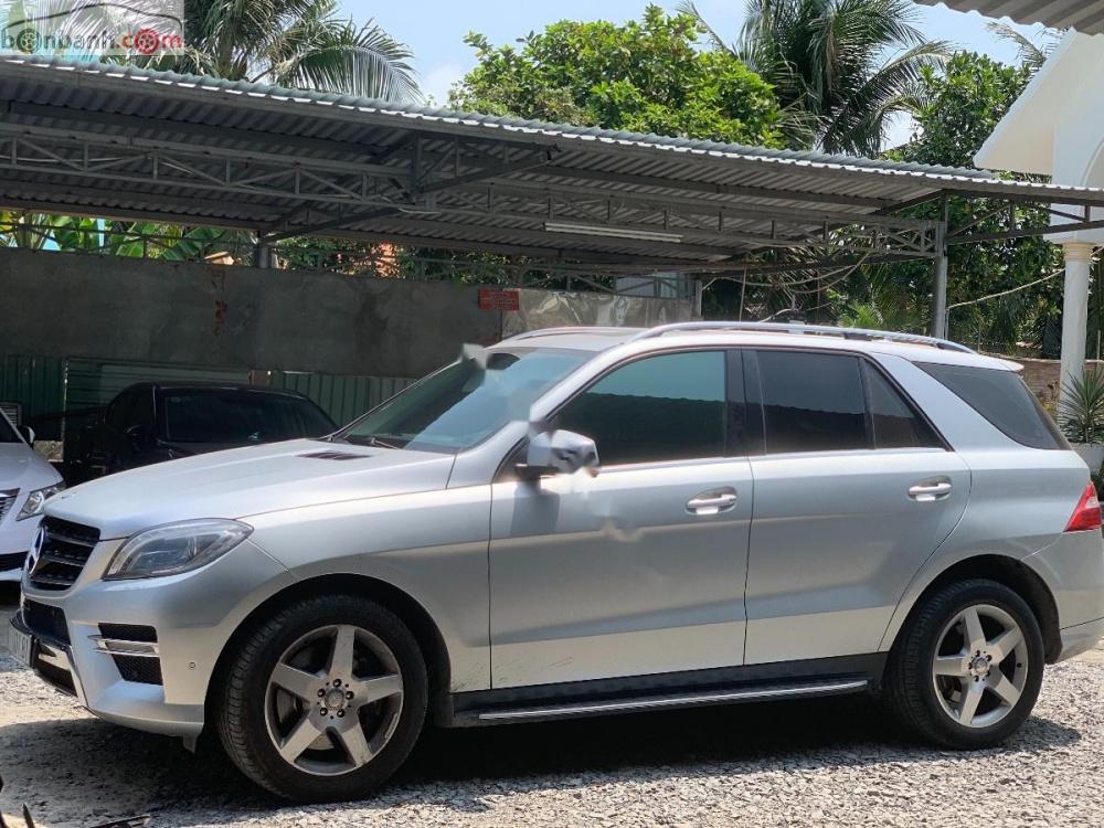 Mercedes-Benz ML Class ML400 AMG 4Matic 2014 - Bán Mercedes ML400 AMG 4Matic sản xuất năm 2014, màu bạc, xe ít sử dụng nên còn rất mới, 1 chủ mua mới