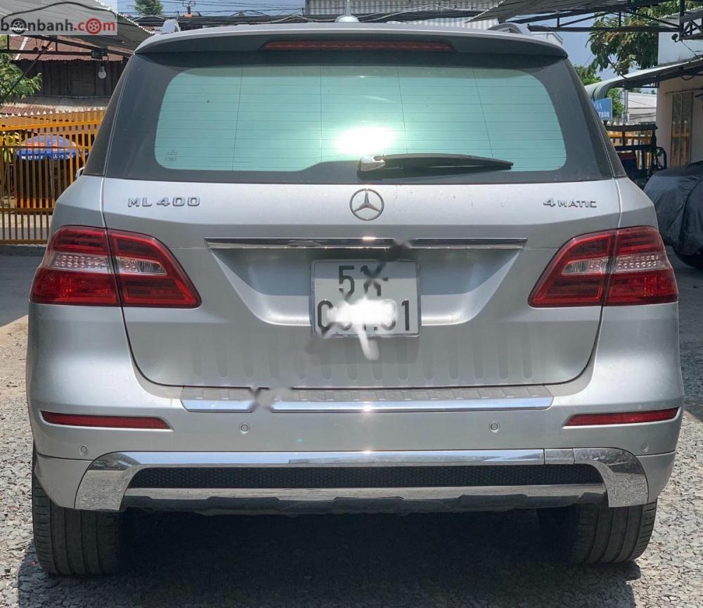 Mercedes-Benz ML Class ML400 AMG 4Matic 2014 - Bán Mercedes ML400 AMG 4Matic sản xuất năm 2014, màu bạc, xe ít sử dụng nên còn rất mới, 1 chủ mua mới