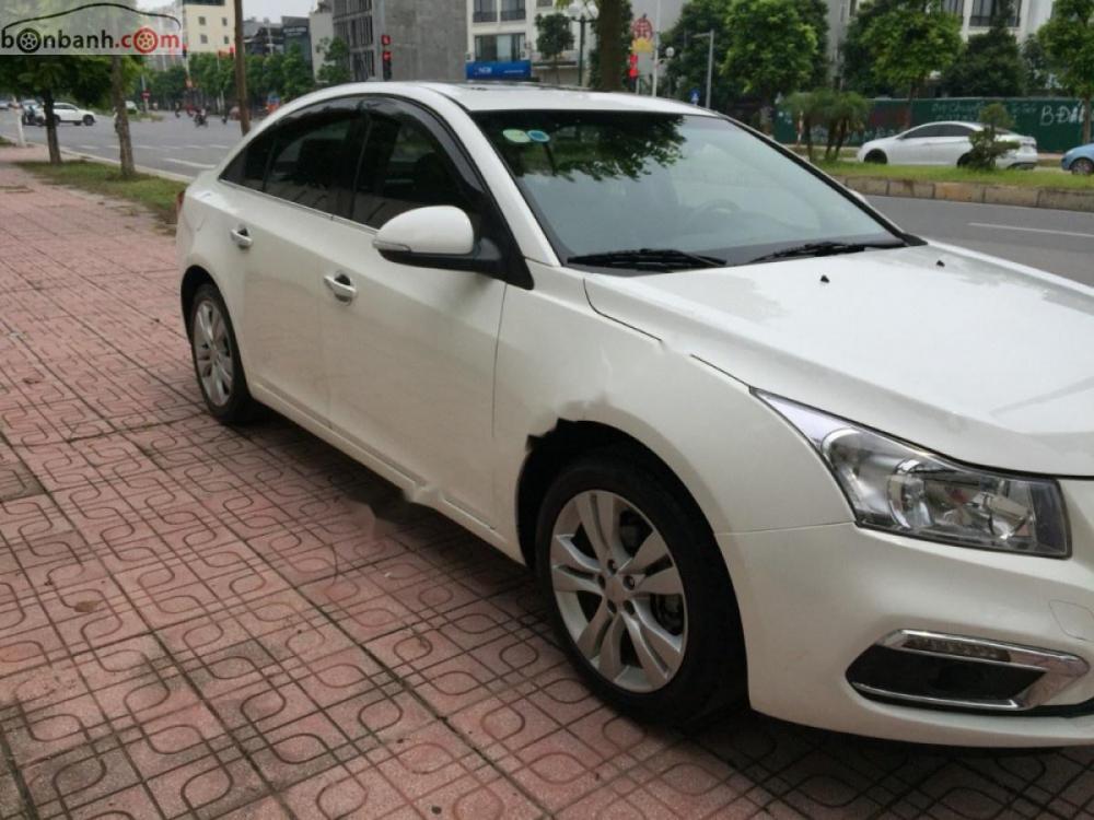 Chevrolet Cruze LTZ 2015 - Bán Chevrolet Cruze LTZ, số tự động, màu trắng, Sx cuối 2015, form mới 2016, một chủ sử dụng kỹ