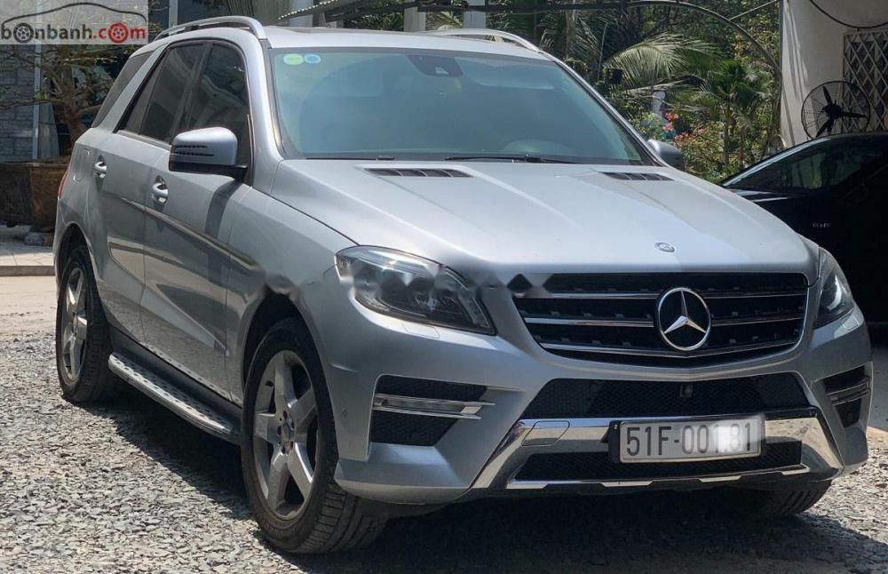 Mercedes-Benz ML Class ML400 AMG 4Matic 2014 - Bán Mercedes ML400 AMG 4Matic sản xuất năm 2014, màu bạc, xe ít sử dụng nên còn rất mới, 1 chủ mua mới