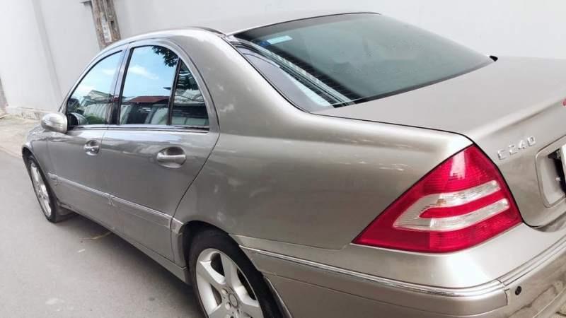 Mercedes-Benz C class C240 Avantgarde 2005 - Gia đình bán Mercedes C240 Avantgarde 2005, màu xám, xe nhập