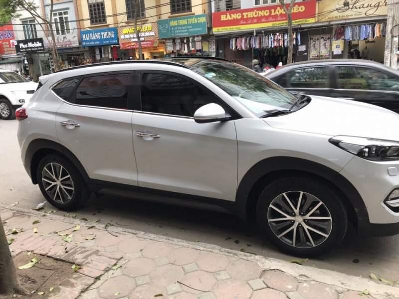 Hyundai Tucson   2.0AT  2015 - Chính chủ bán Hyundai Tucson 2.0AT đời 2015, màu trắng, nhập khẩu 