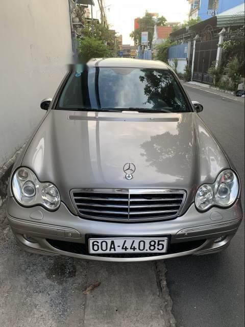 Mercedes-Benz C class C240 Avantgarde 2005 - Gia đình bán Mercedes C240 Avantgarde 2005, màu xám, xe nhập