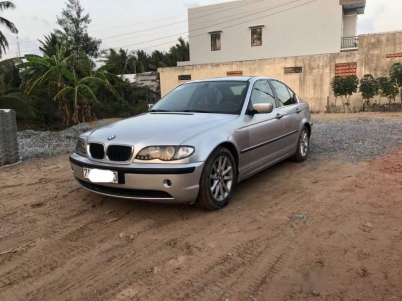 BMW 3 Series  318i  2004 - Chính chủ bán BMW 3 Series 318i sản xuất năm 2004, màu bạc, nhập khẩu