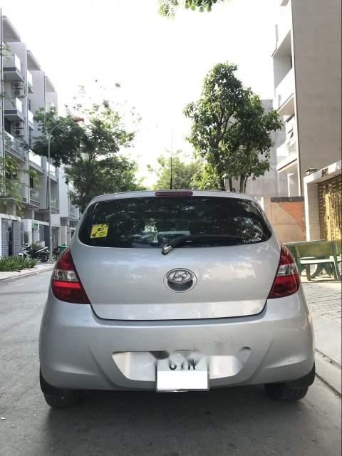 Hyundai i20 Active 2011 - Cần bán Hyundai i20 Active sản xuất 2011, màu bạc, nhập khẩu nguyên chiếc