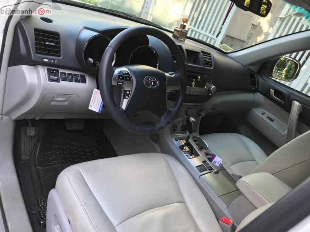 Toyota Highlander SE 2011 - Bán Toyota Highlander SE sản xuất 2011, màu trắng, xe nhập