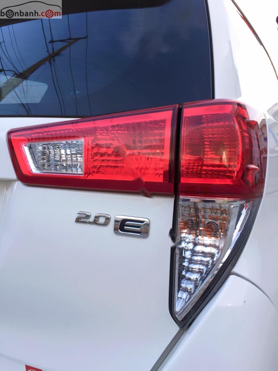 Toyota Innova E 2017 - Bán Toyota Innova E đời 2017, màu trắng, giá 698tr
