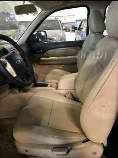 Ford Everest 2011 - Cần bán lại xe Ford Everest sản xuất 2011, màu bạc số tự động