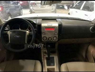 Ford Everest 2011 - Cần bán lại xe Ford Everest sản xuất 2011, màu bạc số tự động