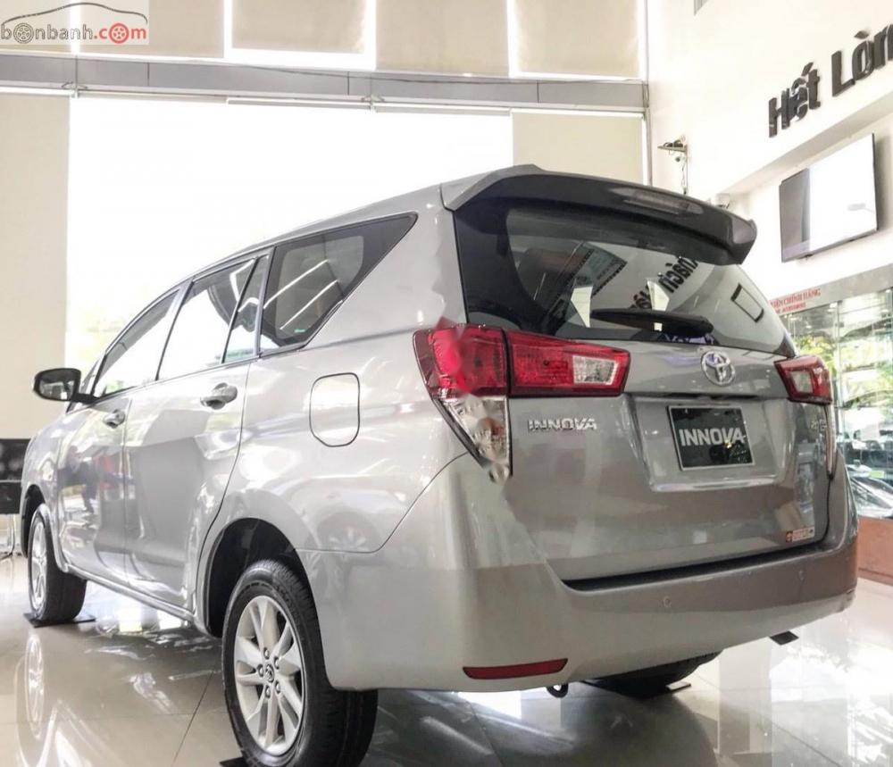 Toyota Innova 2.0E 2019 - Bán xe Toyota Innova 2.0E đời 2019, màu bạc 