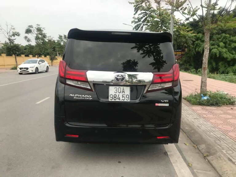 Toyota Alphard 2015 - MT Auto 88 Tố Hữu bán Toyota Alphard đời 2016, màu đen. LH Em Hương