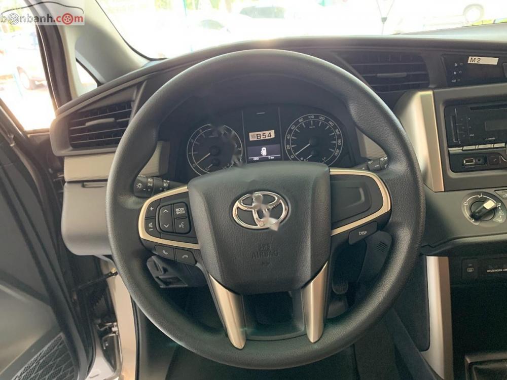 Toyota Innova 2.0E 2019 - Bán xe Toyota Innova 2.0E đời 2019, màu bạc 